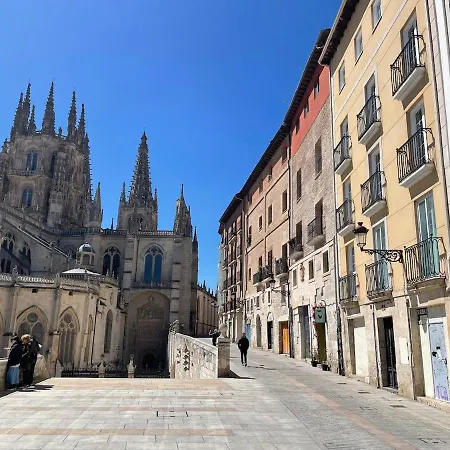 Apartment Tocando La Catedral By Apartamentoscatedralcamino *